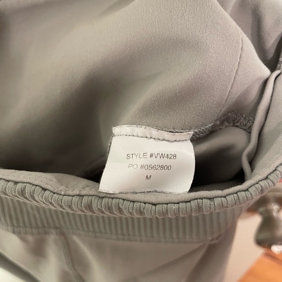 Vuori Studio Pocket Ribbed Leggings and Bra Size Medium - Picture 6 of 9